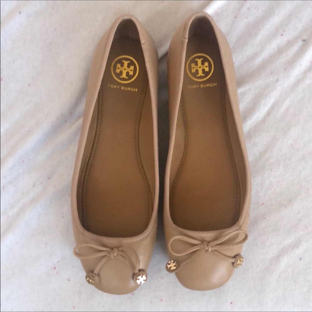 Beige Tory Burch flats size 6